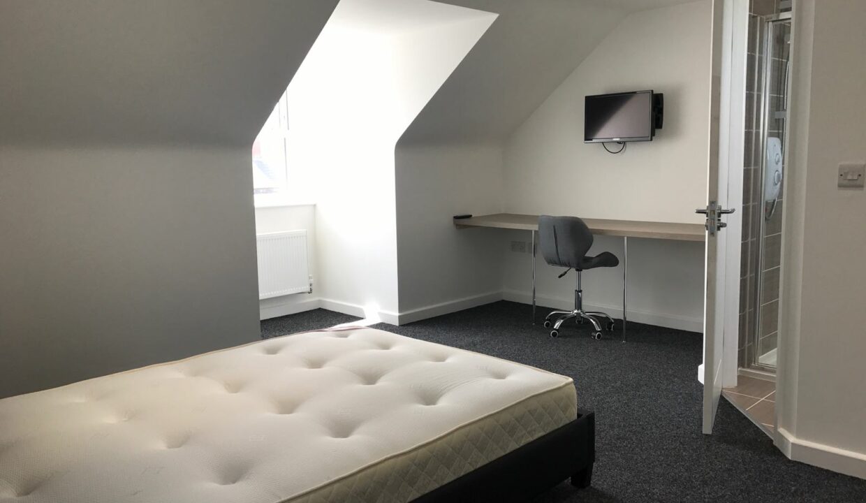 Ensuite bedroom - University of Lincoln Student Accommodation
