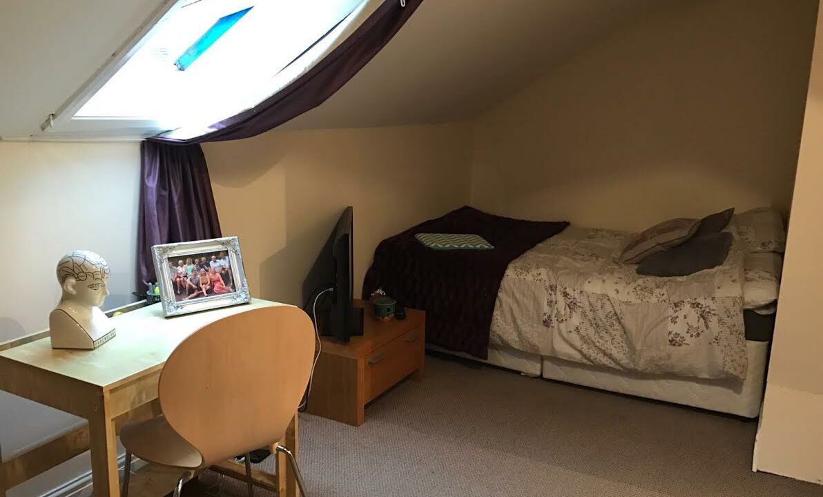 West End Student Housing Lincoln - Attic Large Bedroom - Ely Street