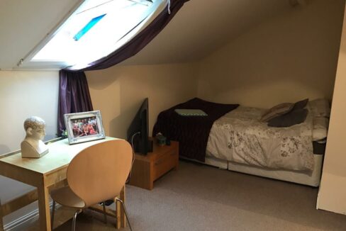 West End Student Housing Lincoln - Attic Large Bedroom - Ely Street