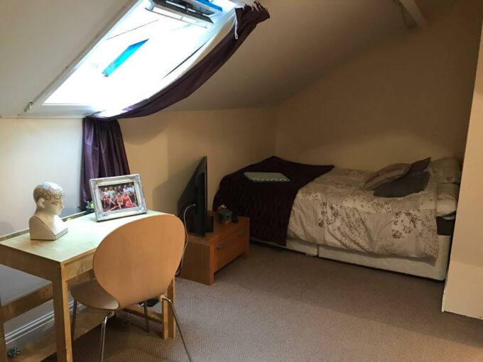 West End Student Housing Lincoln - Attic Large Bedroom - Ely Street
