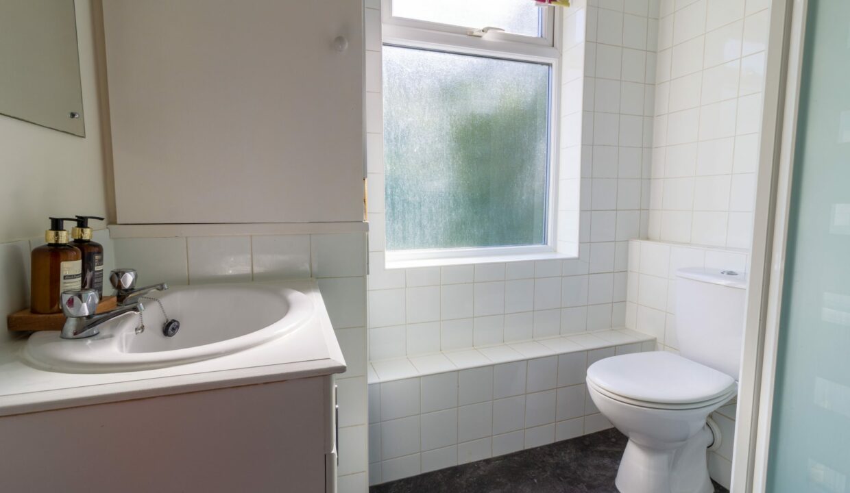 26 union road bathroom