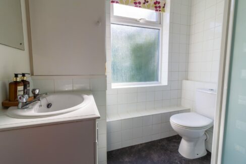 26 union road bathroom