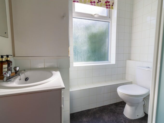26 union road bathroom