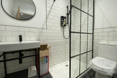 Flat 3 Lenton Blvd bathroom