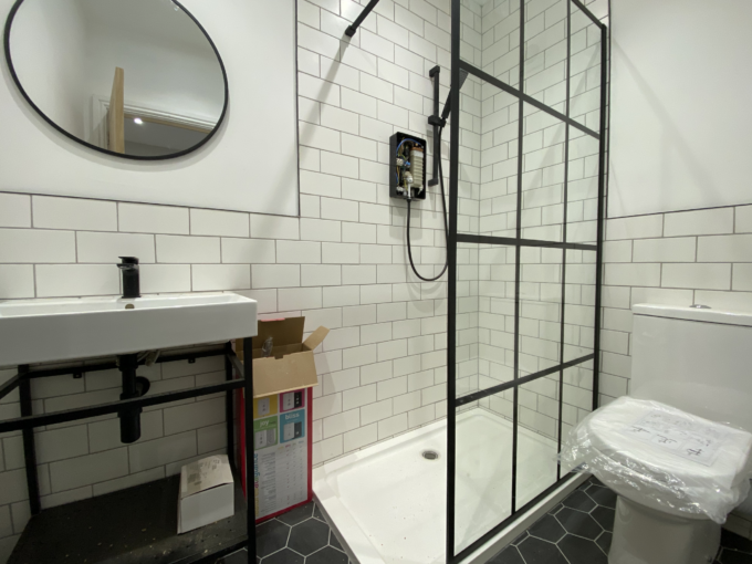 Flat 3 Lenton Blvd bathroom