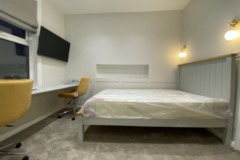 Flat 3 Lenton Blvd bedroom