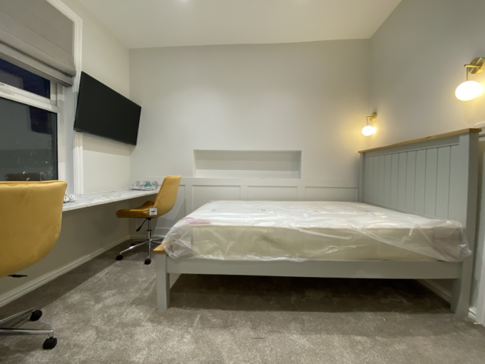 Flat 3 Lenton Blvd bedroom