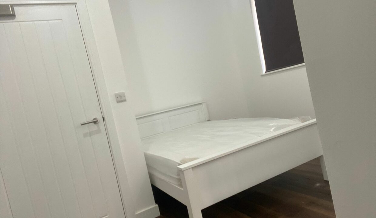 Whaite Swan Flat 2:3
