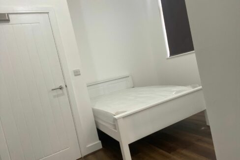 Whaite Swan Flat 2:3