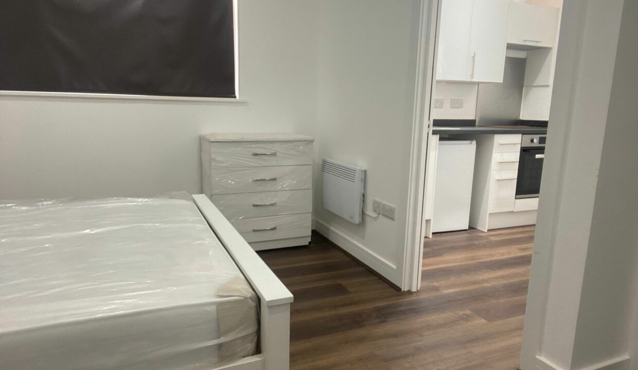 White Swan Flat 2:2