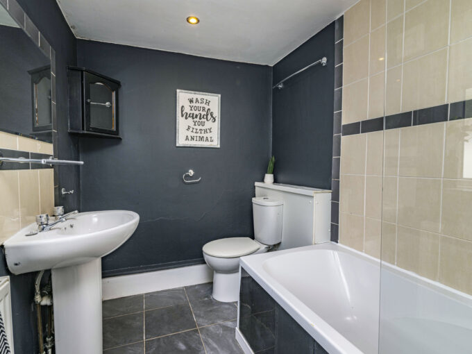Student Bathroom Student acommodaton with bath