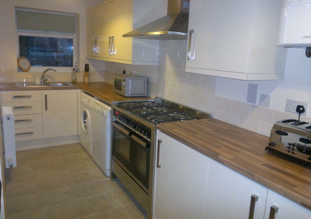 70BR01_Kitchen