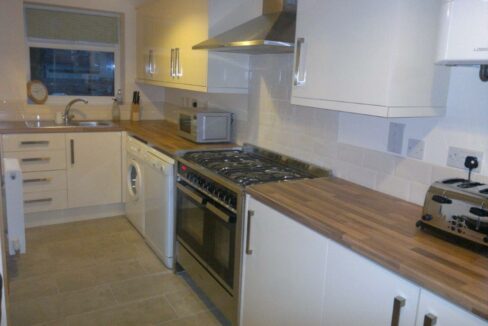 70BR01_Kitchen