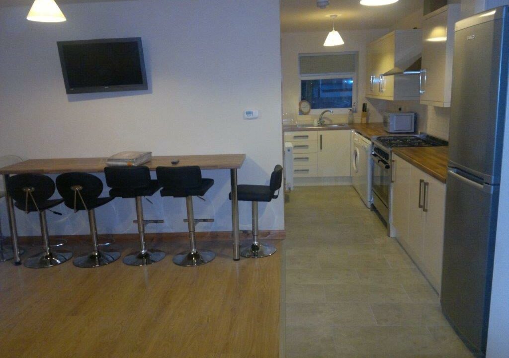 70BR02_Kitchen_Diner