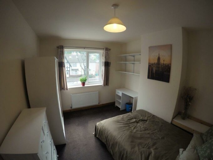 70BR08_Bed3_1st_Floor