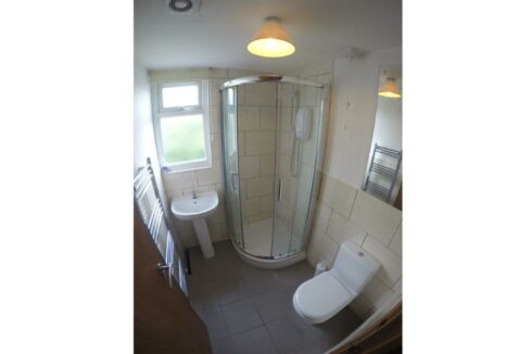 70BR10_Bathroom_2nd_Floor