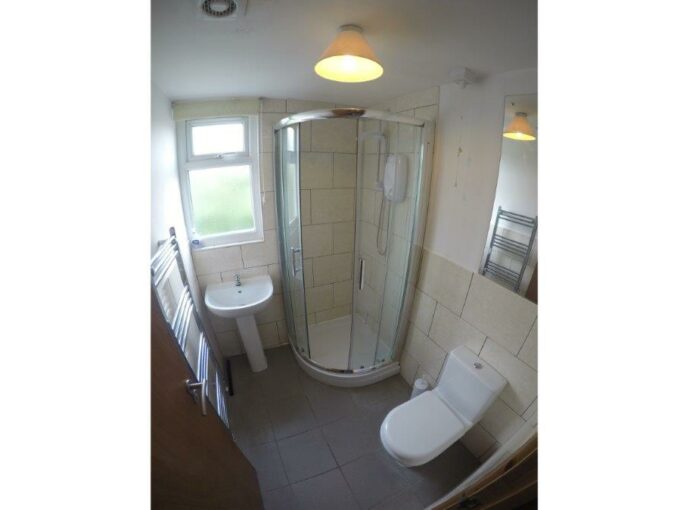 70BR10_Bathroom_2nd_Floor