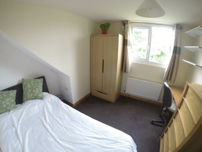 70BR12_Bed6_2nd_Floor