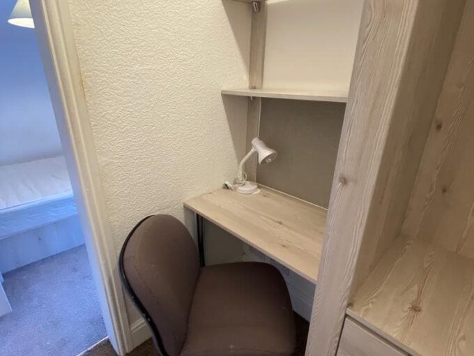 bed 1 desk 11 1