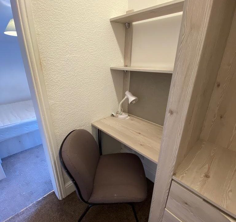 bed 1 desk 11 1