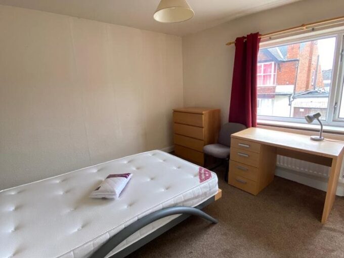 bed 2 window6 1
