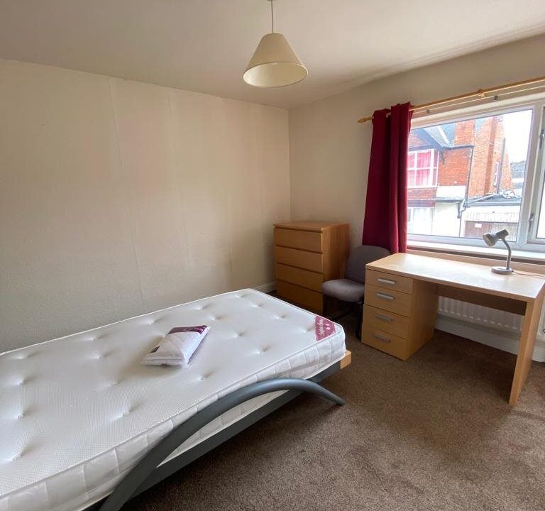 bed 2 window6 1